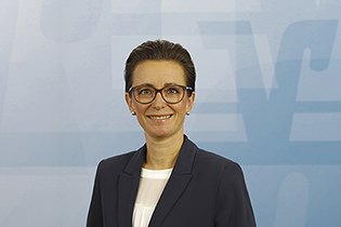 Julia Esser Julia Esser